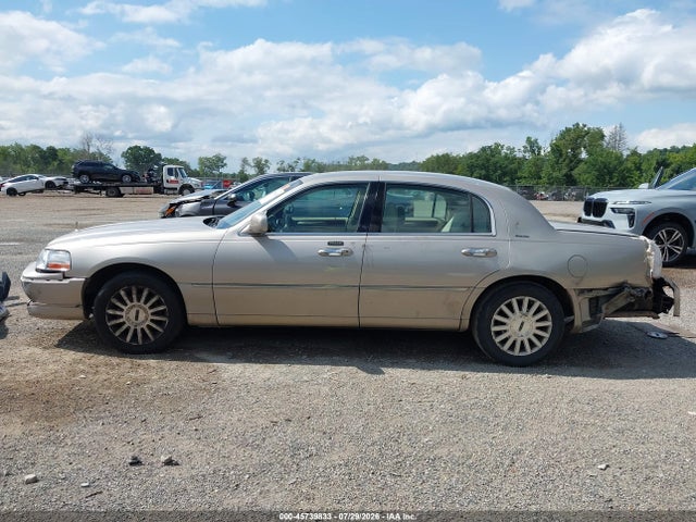 Продажа на аукционе авто 2003 Lincoln Town Car Executive, vin: 1LNHM81W33Y634963, номер лота: 45739833