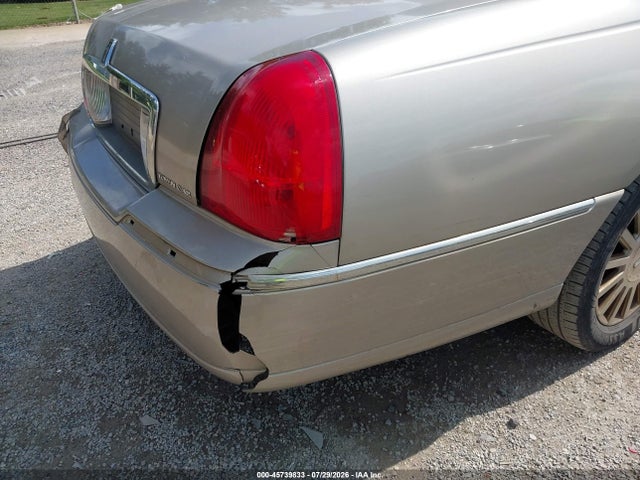 Продажа на аукционе авто 2003 Lincoln Town Car Executive, vin: 1LNHM81W33Y634963, номер лота: 45739833