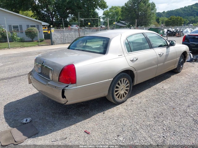 Продажа на аукционе авто 2003 Lincoln Town Car Executive, vin: 1LNHM81W33Y634963, номер лота: 45739833