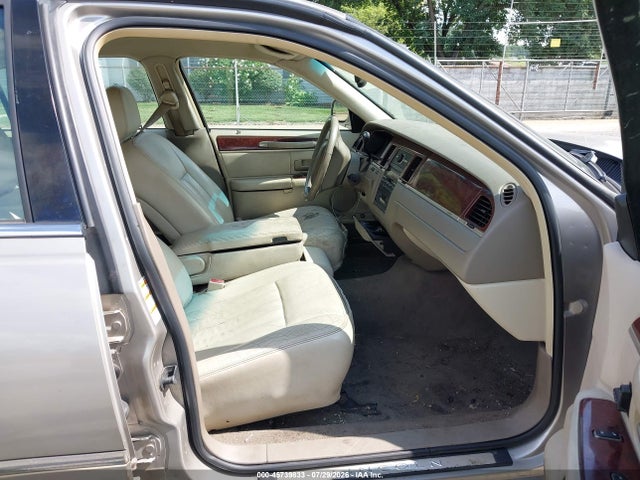 Продажа на аукционе авто 2003 Lincoln Town Car Executive, vin: 1LNHM81W33Y634963, номер лота: 45739833
