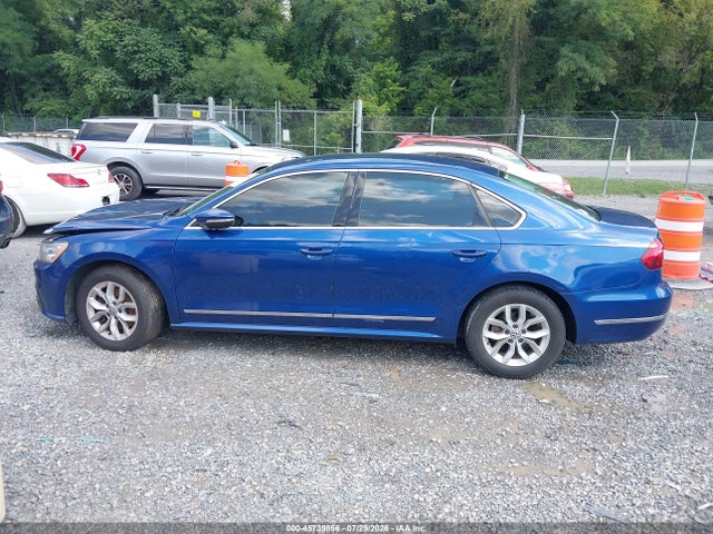 2017 Volkswagen Passat 1.8t S მანქანა იყიდება აუქციონზე, vin: 1VWAT7A33HC076042, აუქციონის ნომერი: 45739856