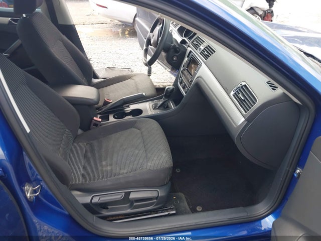 2017 Volkswagen Passat 1.8t S მანქანა იყიდება აუქციონზე, vin: 1VWAT7A33HC076042, აუქციონის ნომერი: 45739856