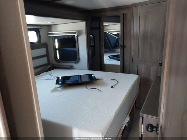 Winnebago Other 2021 573FS4425MAA05858 Image 5