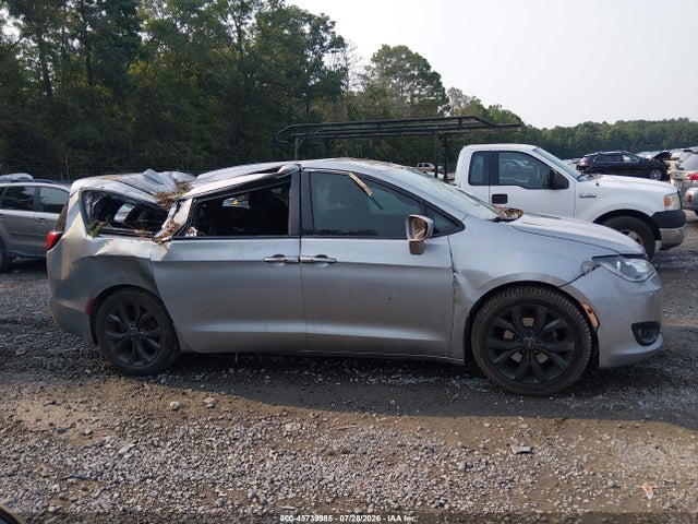 45739985 :رقم المزاد ، 2C4RC1FG2JR358281 vin ، 2018 Chrysler Pacifica Touring Plus مزاد بيع