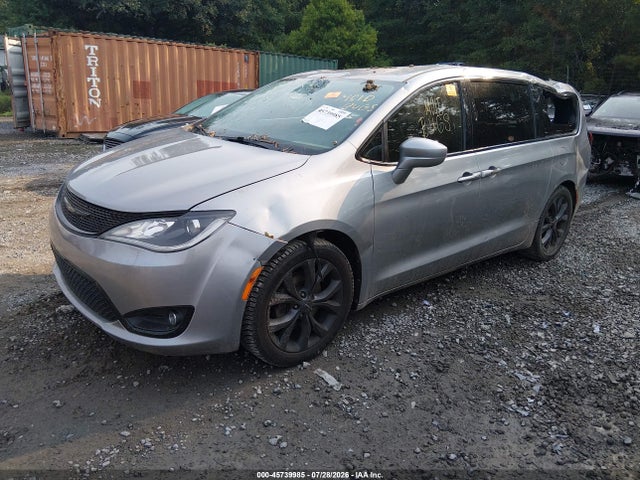 45739985 :رقم المزاد ، 2C4RC1FG2JR358281 vin ، 2018 Chrysler Pacifica Touring Plus مزاد بيع