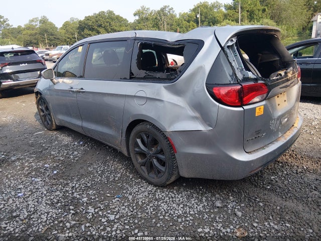 45739985 :رقم المزاد ، 2C4RC1FG2JR358281 vin ، 2018 Chrysler Pacifica Touring Plus مزاد بيع