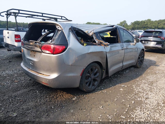 45739985 :رقم المزاد ، 2C4RC1FG2JR358281 vin ، 2018 Chrysler Pacifica Touring Plus مزاد بيع