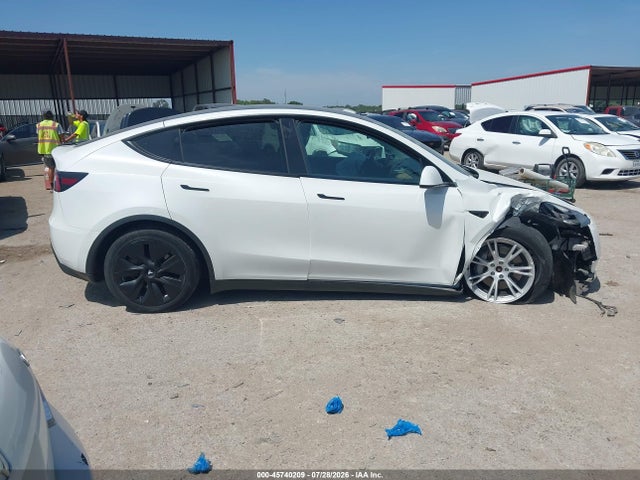 Auction sale of the 2022 Tesla Model Y Long Range Dual Motor All-wheel Drive, vin: 7SAYGDEE2NF320572, lot number: 45740209
