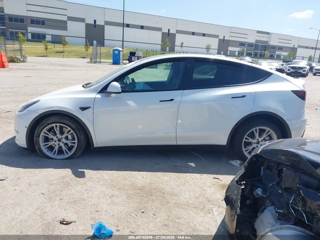 Auction sale of the 2022 Tesla Model Y Long Range Dual Motor All-wheel Drive, vin: 7SAYGDEE2NF320572, lot number: 45740209