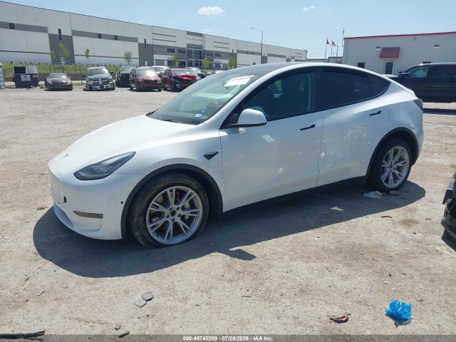 Auction sale of the 2022 Tesla Model Y Long Range Dual Motor All-wheel Drive, vin: 7SAYGDEE2NF320572, lot number: 45740209