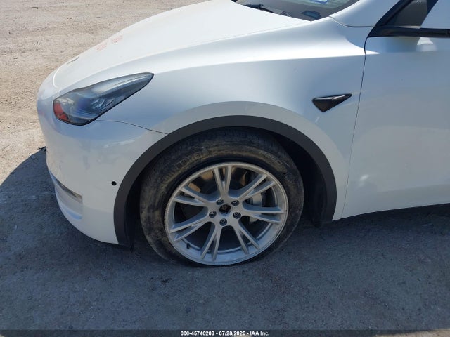 Auction sale of the 2022 Tesla Model Y Long Range Dual Motor All-wheel Drive, vin: 7SAYGDEE2NF320572, lot number: 45740209