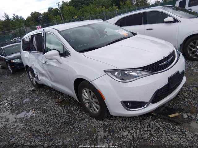 45740279 :رقم المزاد ، 2C4RC1FG8JR279455 vin ، 2018 Chrysler Pacifica Touring Plus مزاد بيع
