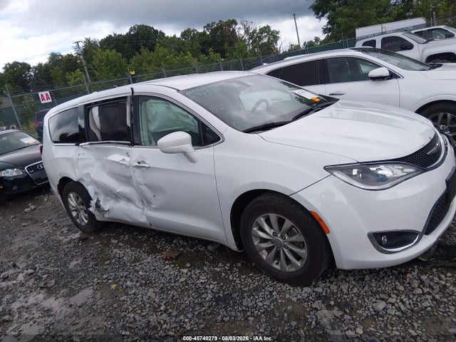 45740279 :رقم المزاد ، 2C4RC1FG8JR279455 vin ، 2018 Chrysler Pacifica Touring Plus مزاد بيع