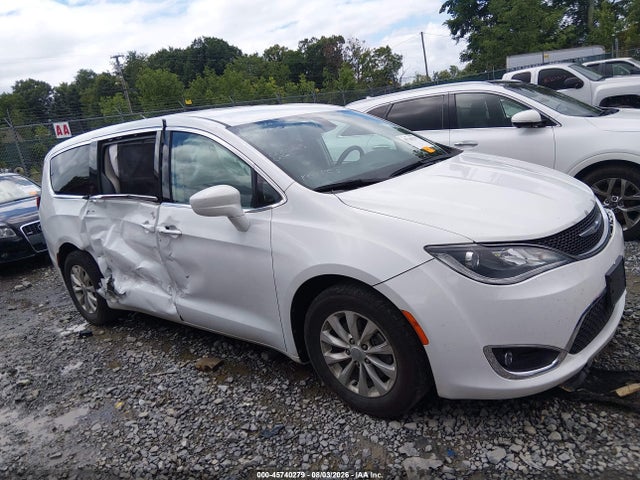 45740279 :رقم المزاد ، 2C4RC1FG8JR279455 vin ، 2018 Chrysler Pacifica Touring Plus مزاد بيع
