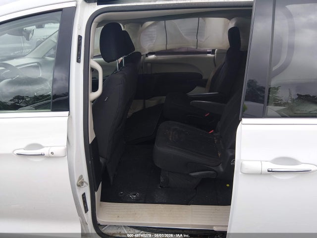 45740279 :رقم المزاد ، 2C4RC1FG8JR279455 vin ، 2018 Chrysler Pacifica Touring Plus مزاد بيع