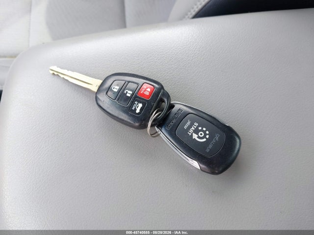 4T1BF1FK2HU748786 Toyota CAMRY SE