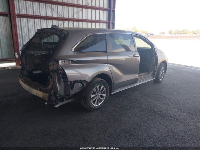 45740785 :رقم المزاد ، 5TDYRKEC4RS207069 vin ، 2024 Toyota Sienna Xle مزاد بيع
