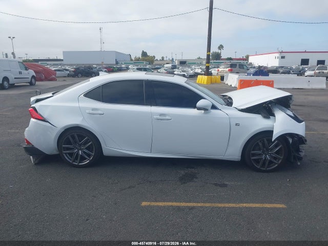 Lexus IS 300 2018 JTHBA1D26J5067308 Image 13