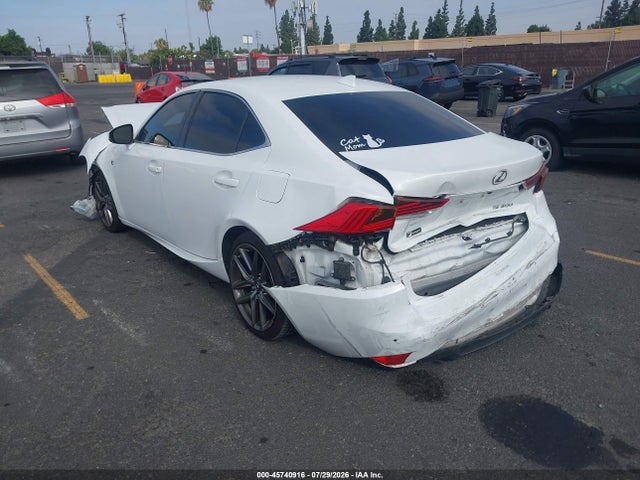 Lexus IS 300 2018 JTHBA1D26J5067308 Image 3
