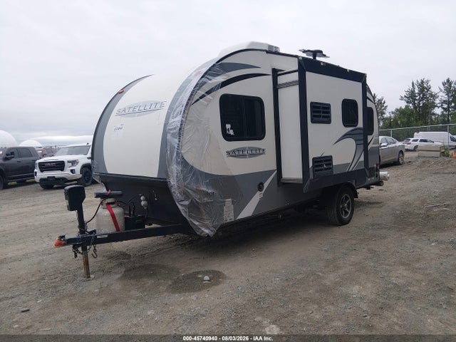 Starcraft Satellite Travel Tra 2017 1SABS0AJ9H2VD5327 Image 2