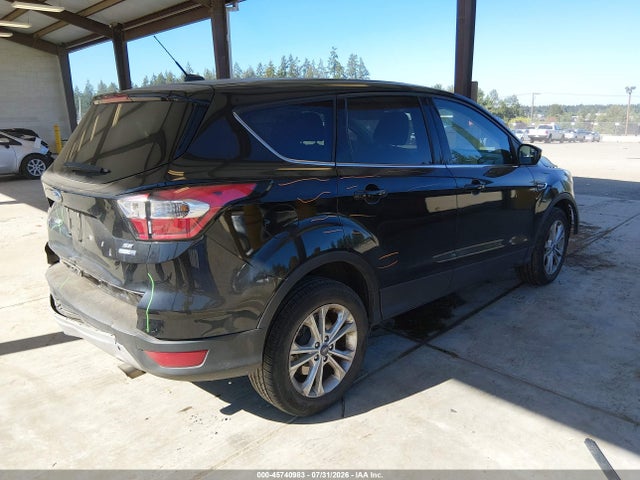 Ford ESCAPE SE 2017 1FMCU9GD7HUC27300 Image 4