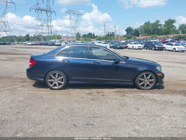2014 Mercedes-benz C 300 Sport 4matic მანქანა იყიდება აუქციონზე, vin: WDDGF8AB6EA964914, აუქციონის ნომერი: 45741012