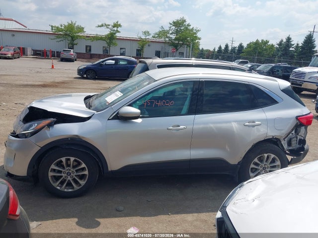 2020 Ford Escape Se მანქანა იყიდება აუქციონზე, vin: 1FMCU9G67LUC75017, აუქციონის ნომერი: 45741020