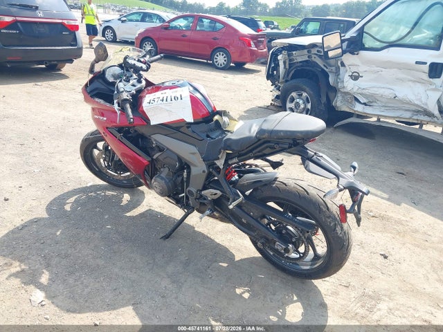 45741161 :رقم المزاد ، SMTL23UF1STCC5097 vin ، 2025 Triumph Motorcycle Daytona 660 مزاد بيع