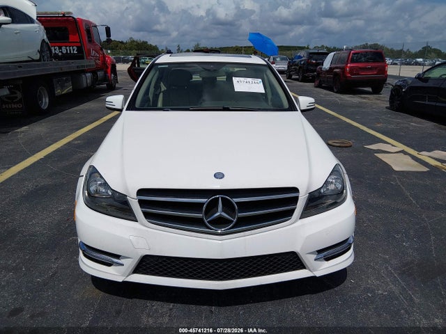 2014 Mercedes-benz C 250 Sport მანქანა იყიდება აუქციონზე, vin: WDDGF4HB0EA937271, აუქციონის ნომერი: 45741216