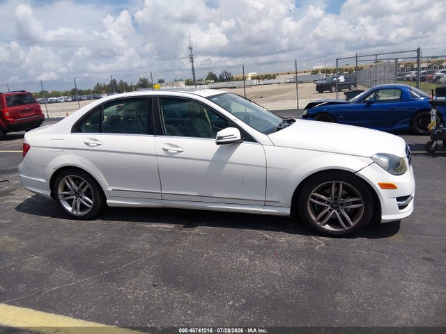 2014 Mercedes-benz C 250 Sport მანქანა იყიდება აუქციონზე, vin: WDDGF4HB0EA937271, აუქციონის ნომერი: 45741216