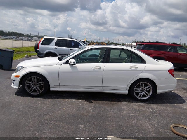 2014 Mercedes-benz C 250 Sport მანქანა იყიდება აუქციონზე, vin: WDDGF4HB0EA937271, აუქციონის ნომერი: 45741216