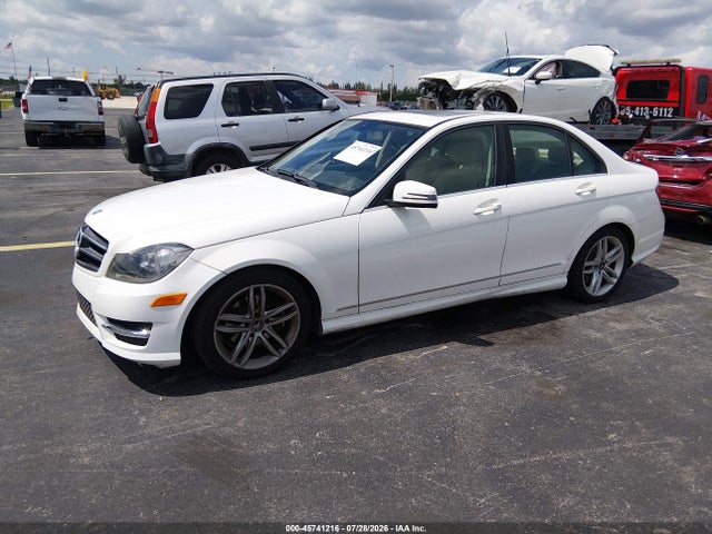 2014 Mercedes-benz C 250 Sport მანქანა იყიდება აუქციონზე, vin: WDDGF4HB0EA937271, აუქციონის ნომერი: 45741216