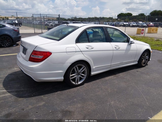2014 Mercedes-benz C 250 Sport მანქანა იყიდება აუქციონზე, vin: WDDGF4HB0EA937271, აუქციონის ნომერი: 45741216
