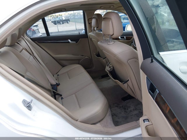 2014 Mercedes-benz C 250 Sport მანქანა იყიდება აუქციონზე, vin: WDDGF4HB0EA937271, აუქციონის ნომერი: 45741216