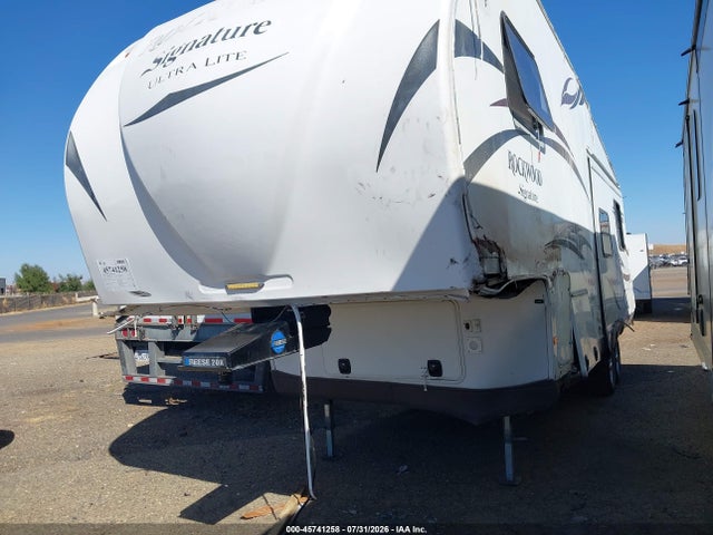 Forest River Rockwood 8280ws 2014 4X4FRLD23E1857406 Image 2