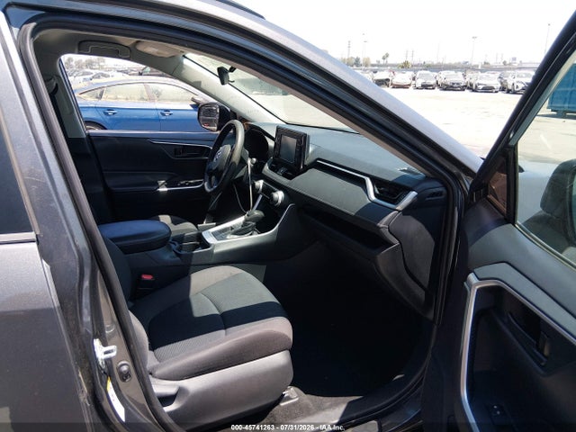 2T3K1RFV4KW005729 Toyota RAV4 LE