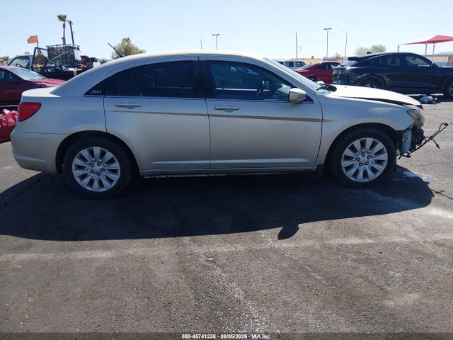 45741338 :رقم المزاد ، 1C3CCBAB5DN620856 vin ، 2013 Chrysler 200 Lx مزاد بيع