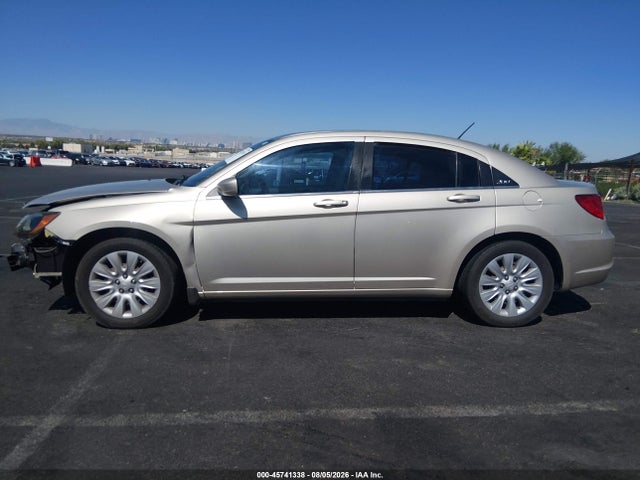 45741338 :رقم المزاد ، 1C3CCBAB5DN620856 vin ، 2013 Chrysler 200 Lx مزاد بيع