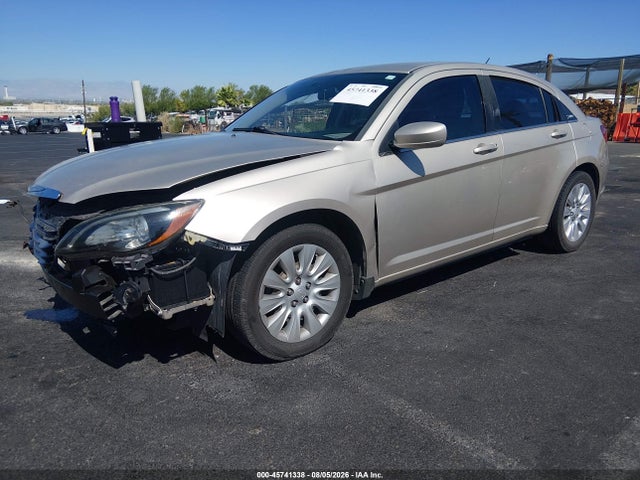 45741338 :رقم المزاد ، 1C3CCBAB5DN620856 vin ، 2013 Chrysler 200 Lx مزاد بيع