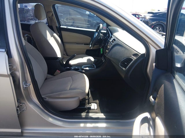 45741338 :رقم المزاد ، 1C3CCBAB5DN620856 vin ، 2013 Chrysler 200 Lx مزاد بيع