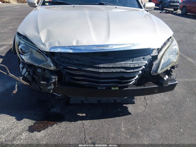 45741338 :رقم المزاد ، 1C3CCBAB5DN620856 vin ، 2013 Chrysler 200 Lx مزاد بيع