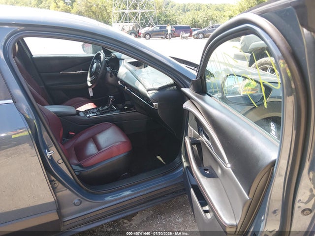 45741440 :رقم المزاد ، 3MVDMBCM3RM639143 vin ، 2024 Mazda Cx-30 2.5 S Carbon Edition مزاد بيع
