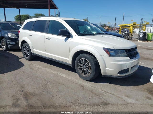 2018 3C4PDCAB8JT445191 main image