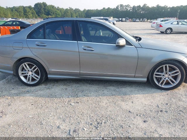2013 Mercedes-benz C 300 Sport 4matic მანქანა იყიდება აუქციონზე, vin: WDDGF8AB5DR283840, აუქციონის ნომერი: 45741572