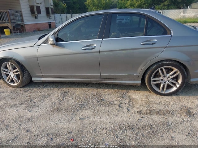 2013 Mercedes-benz C 300 Sport 4matic მანქანა იყიდება აუქციონზე, vin: WDDGF8AB5DR283840, აუქციონის ნომერი: 45741572