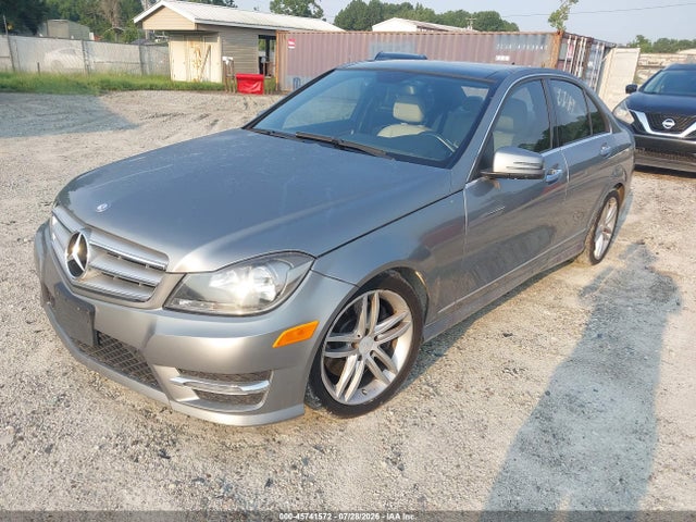 2013 Mercedes-benz C 300 Sport 4matic მანქანა იყიდება აუქციონზე, vin: WDDGF8AB5DR283840, აუქციონის ნომერი: 45741572