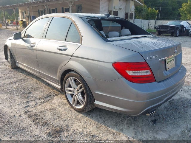 2013 Mercedes-benz C 300 Sport 4matic მანქანა იყიდება აუქციონზე, vin: WDDGF8AB5DR283840, აუქციონის ნომერი: 45741572