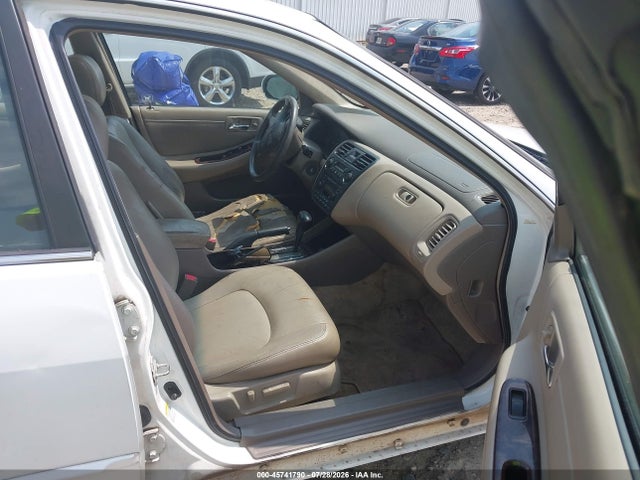 2001 Honda Accord 3.0 Ex მანქანა იყიდება აუქციონზე, vin: 1HGCG165X1A079711, აუქციონის ნომერი: 45741790