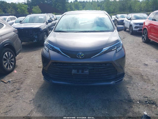 5TDKSKFC8MS011217 Toyota SIENNA LE