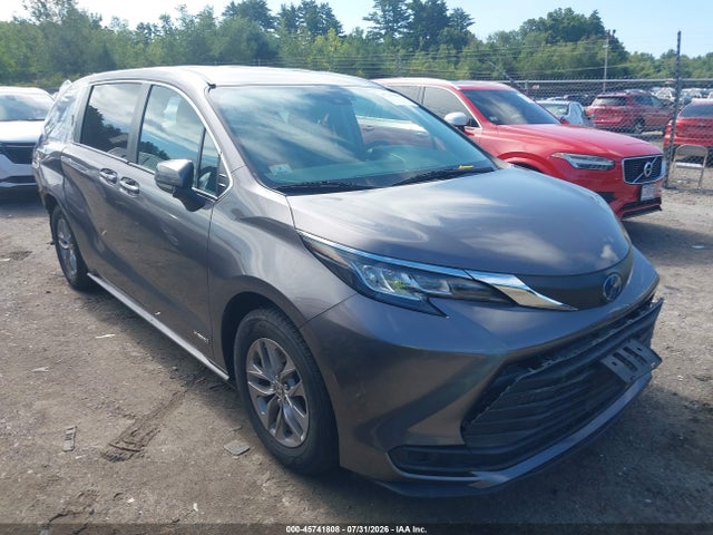 5TDKSKFC8MS011217 Toyota SIENNA LE